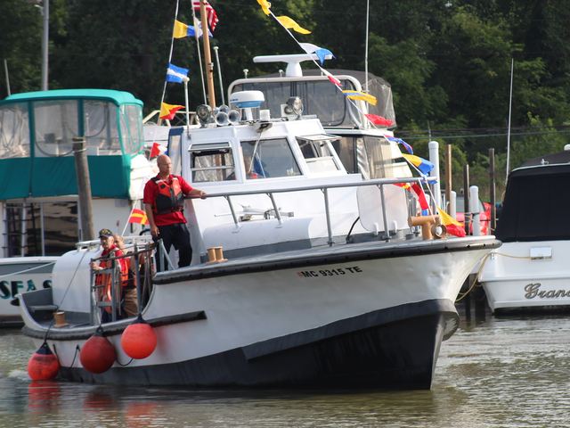 Bow of MLB 44334 under way with a crewman standing on the foredeck