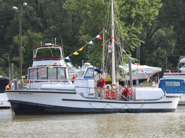 MLB 44334 in the water with her crew on deck and signal flags flying