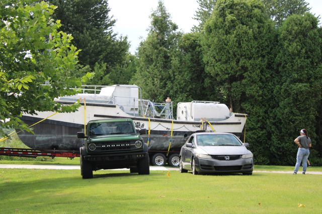 MLB 44334 arriving on her trailer at her new home, volunteers watching