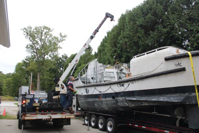 A crane truck lifting the pilothouse roof off MLB 44334